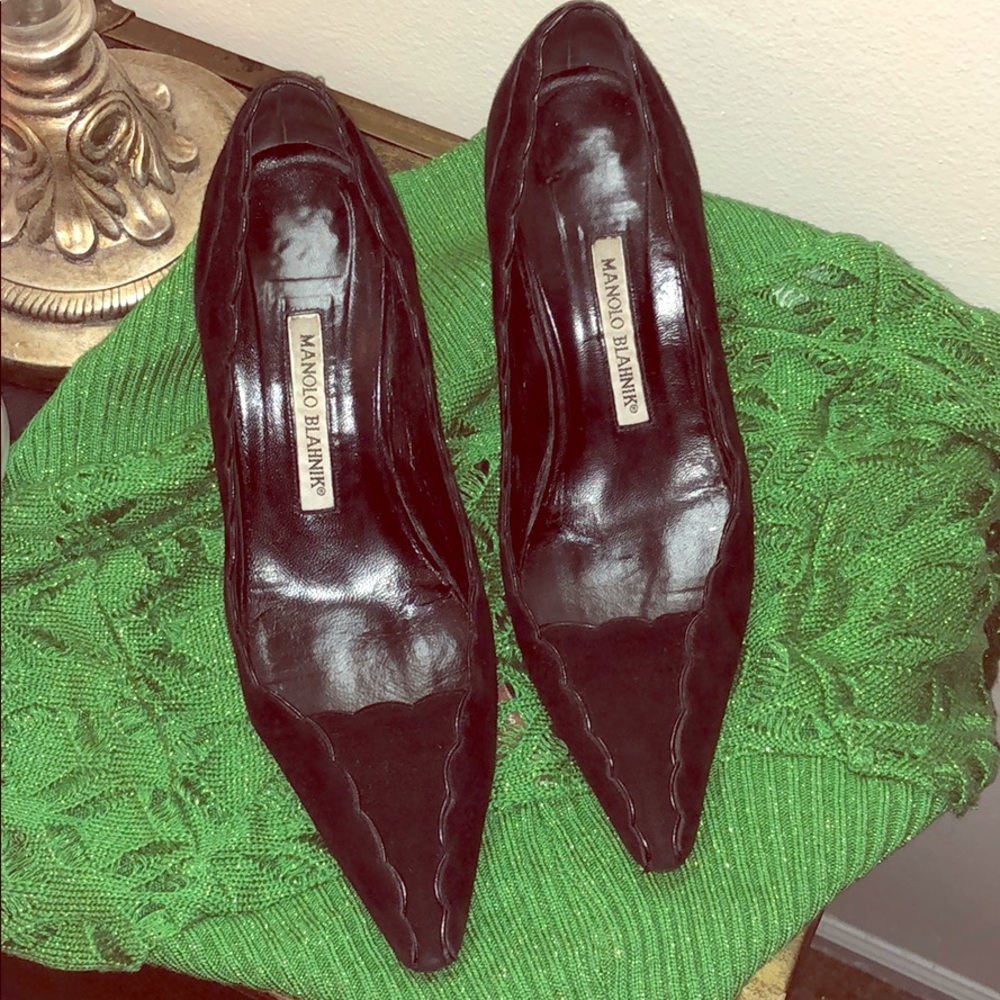 Manolo Blahnik sz 36.5 black suede heels